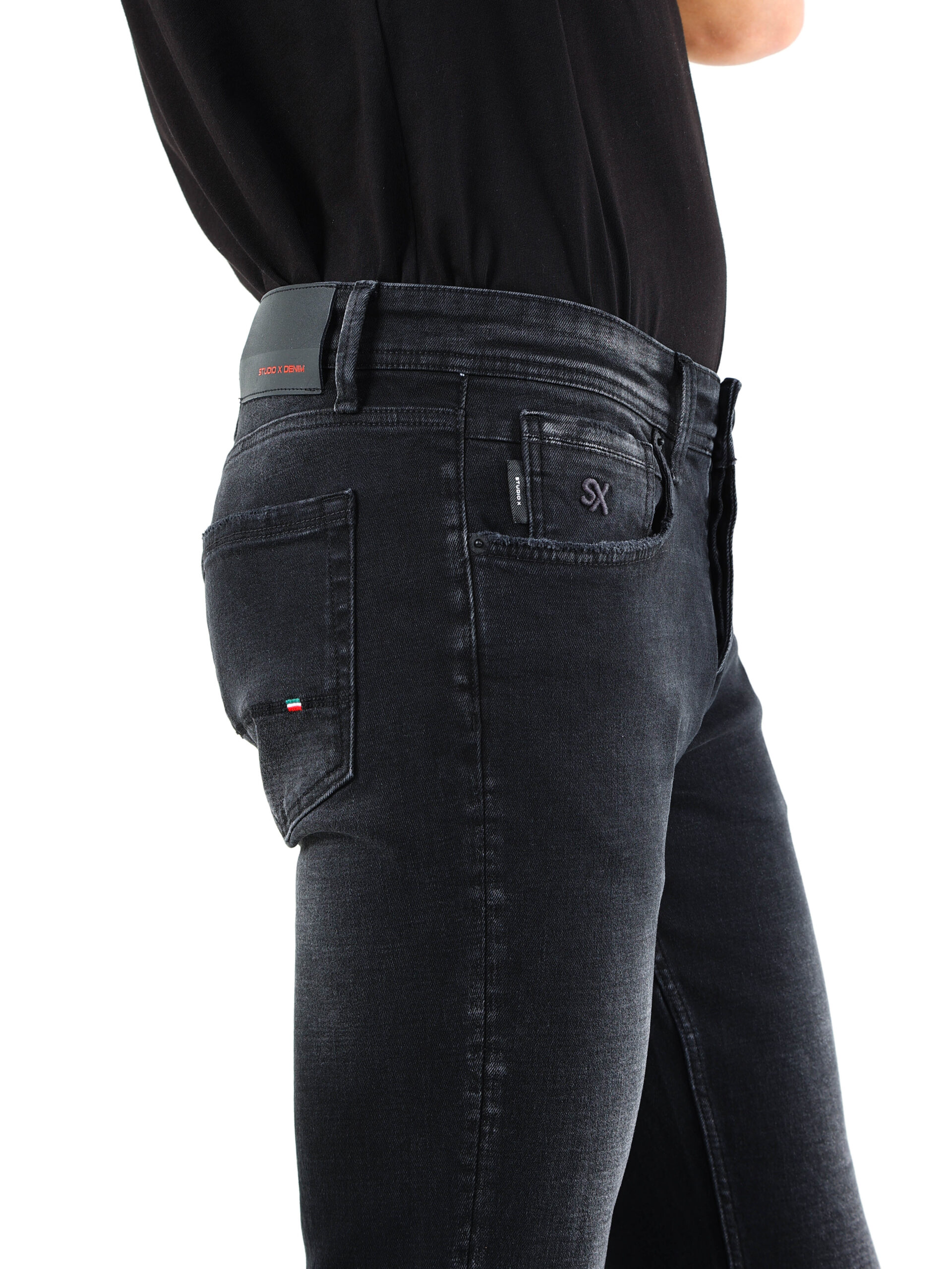 Denim Jeans for Men Beirut are offered with premium quality, and moreover, straight fit jeans online Lebanon are provided for modern style and comfort.